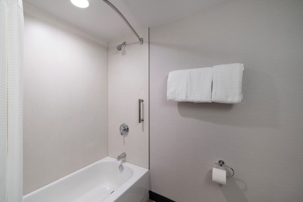 Courtyard by Marriott Providence Lincoln - photo 21