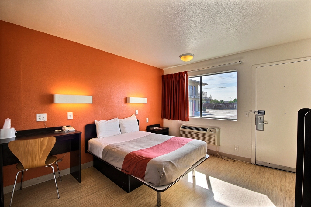 Motel 6 Laredo TX South - photo 8