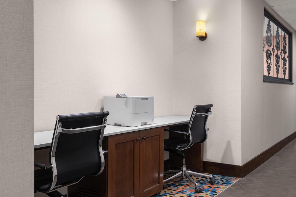 Hampton Inn & Suites Fresno - photo 32