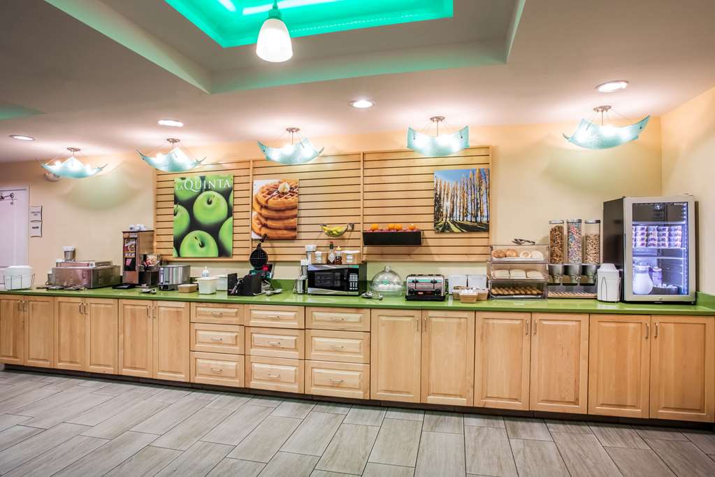 La Quinta Inn & Suites by Wyndham Rochester Mayo Clinic S - photo 35