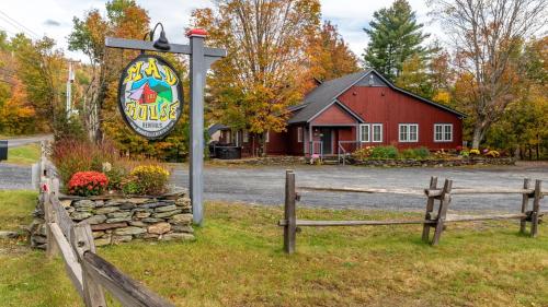 Mad House Rentals home — 4-Star Luxury Hotel in Warren, United States