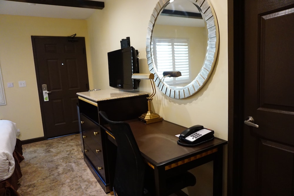 Tuscan Garden Inn - photo 31