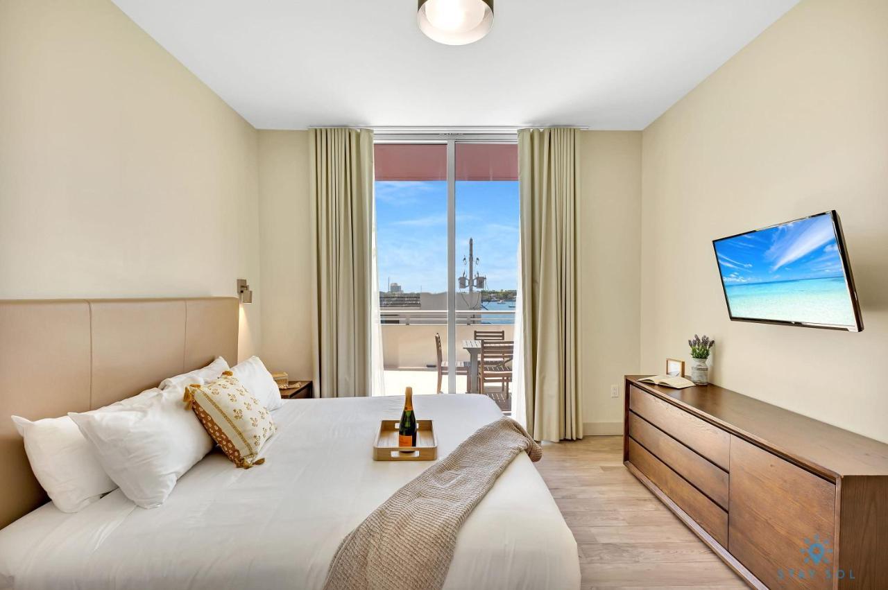 Front Bay View Terrace Rooftop Pool Near Beach — 4-Star Luxury Hotel in Hollywood, United States