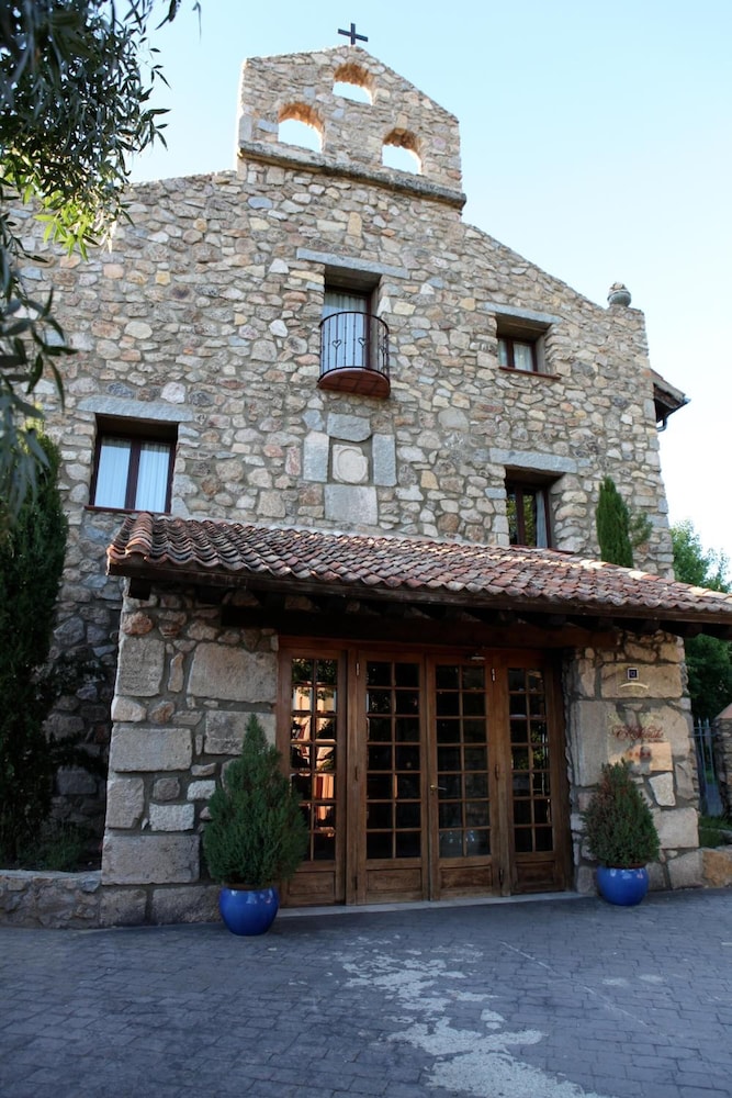 Hotel El Rancho — hotel in Torrecaballeros