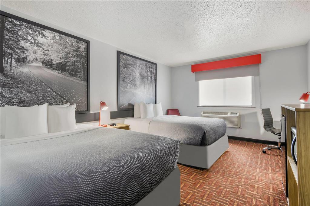 Super 8 by Wyndham Eveleth - photo 31