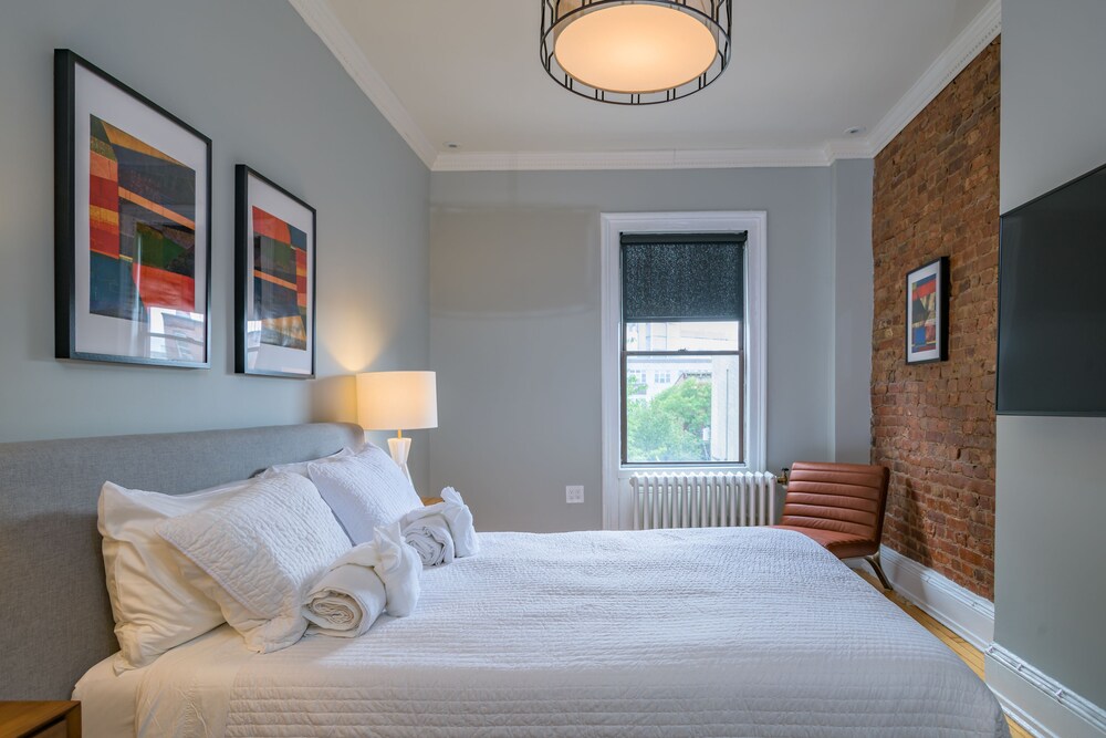 Deedee's Brownstone Van Vorst Park - photo 8