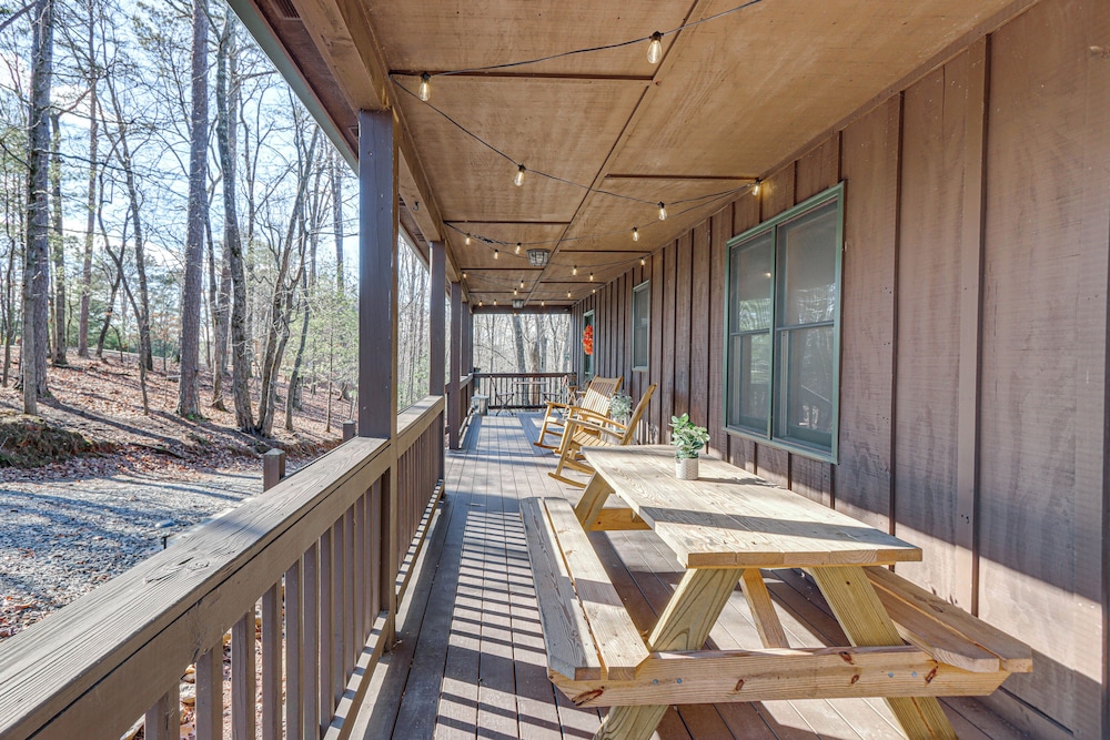 Peaceful Ellijay Cabin: Pool Access & Resort Perks in Ellijay, United States