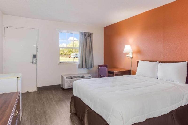 Rodeway Inn - photo 16