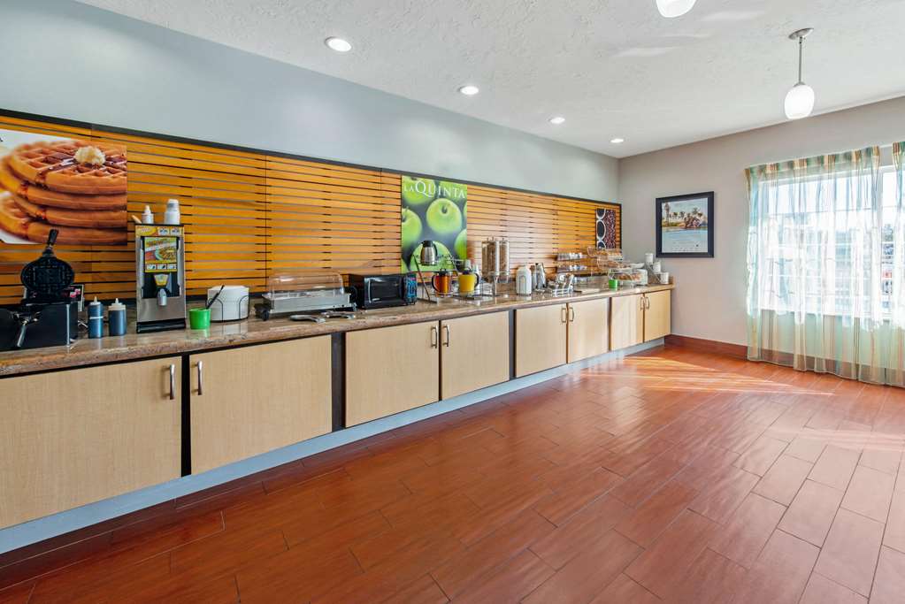 La Quinta Inn & Suites by Wyndham Leesville Ft. Polk - photo 31