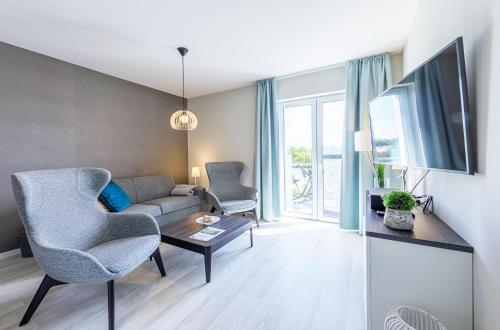 Boddenperle 5 Sterne Ferienwohnung mit Ostbalkon 2 Bädern & Strandhaus Charme — 4-Star Luxury Hotel in Wustrow, Germany