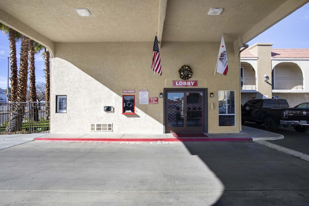OYO Hotel Palmdale Antelope Valley - photo 31