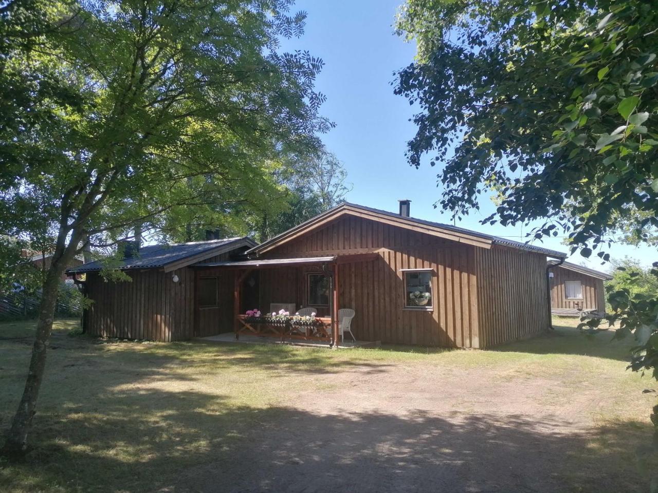 Strandnära hus med havsutsikt och stor tomt in Halmstad, Sweden
