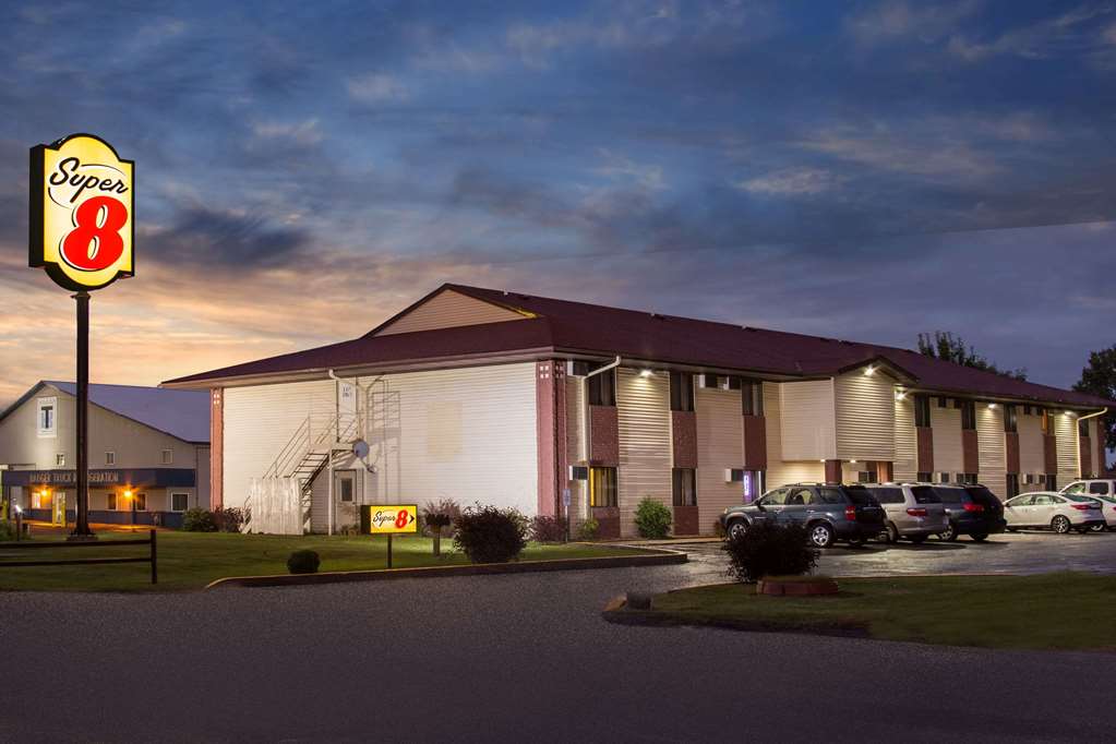 Super 8 by Wyndham Eau Claire I 94 - photo 3
