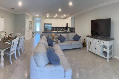 Luxurious Farm Style House — 4-Star Luxury Hotel in Kissimmee, United States