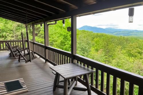 Boulder Ridge Cabin — 4-Star Luxury Hotel in Lake Lure, United States