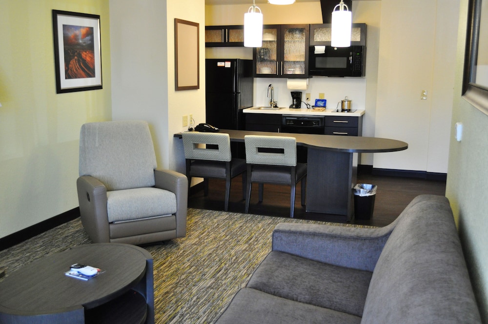 Candlewood Suites Bay City by IHG - photo 11