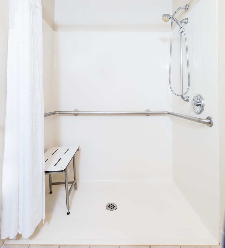 Holiday Inn Express Hotel & Suites Mt. Holly by IHG - photo 28