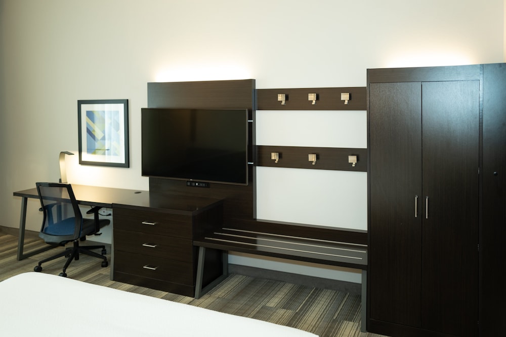 Holiday Inn Express & Suites Franklin Berry Farms by IHG - photo 23