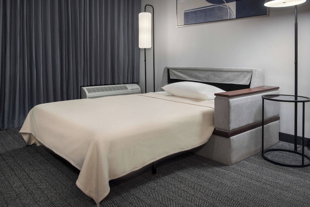 Courtyard by Marriott Norwalk - photo 6