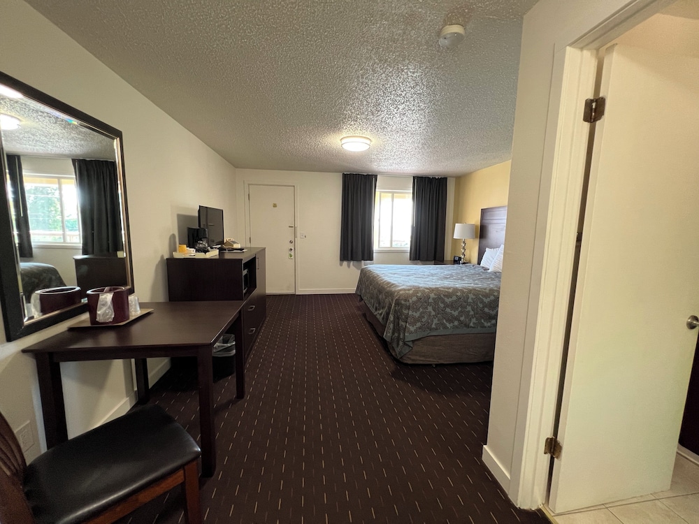 Port Townsend Inn - photo 42