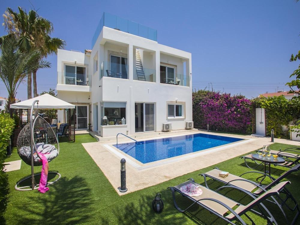 Villa Atlantis in Ayia Napa