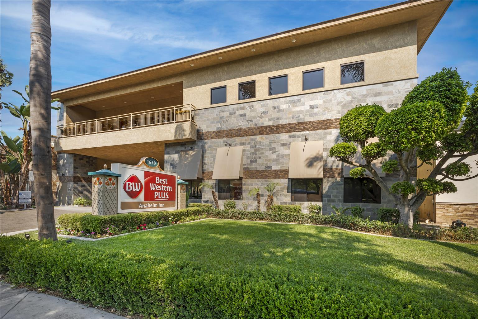 Best Western Plus Anaheim Inn - photo 12