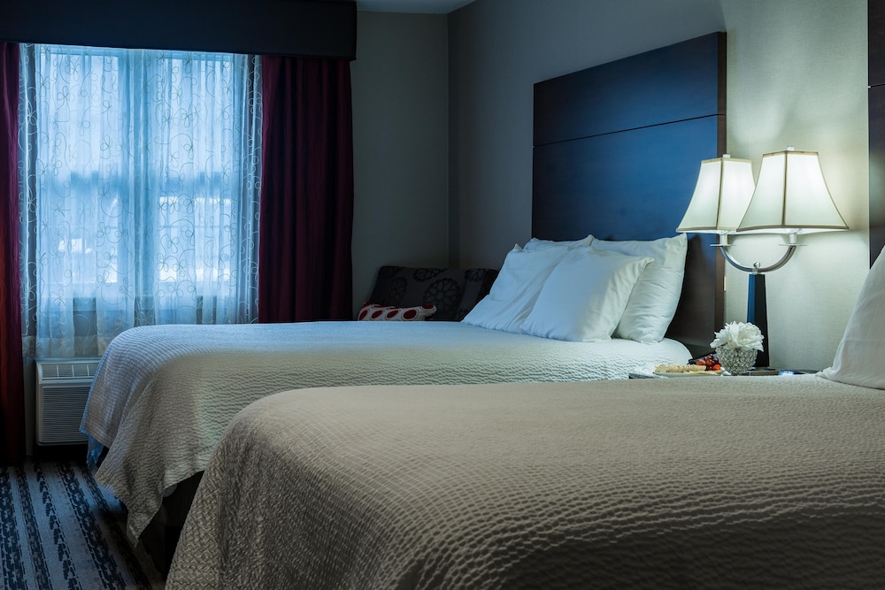 The Colonial Hotel - photo 3