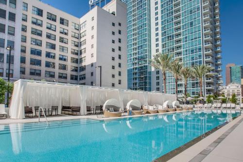 2 Bed 2 Bath Stylish Luxury Premium High Rise Apartment — 4-Star Luxury Hotel in Los Angeles, United States