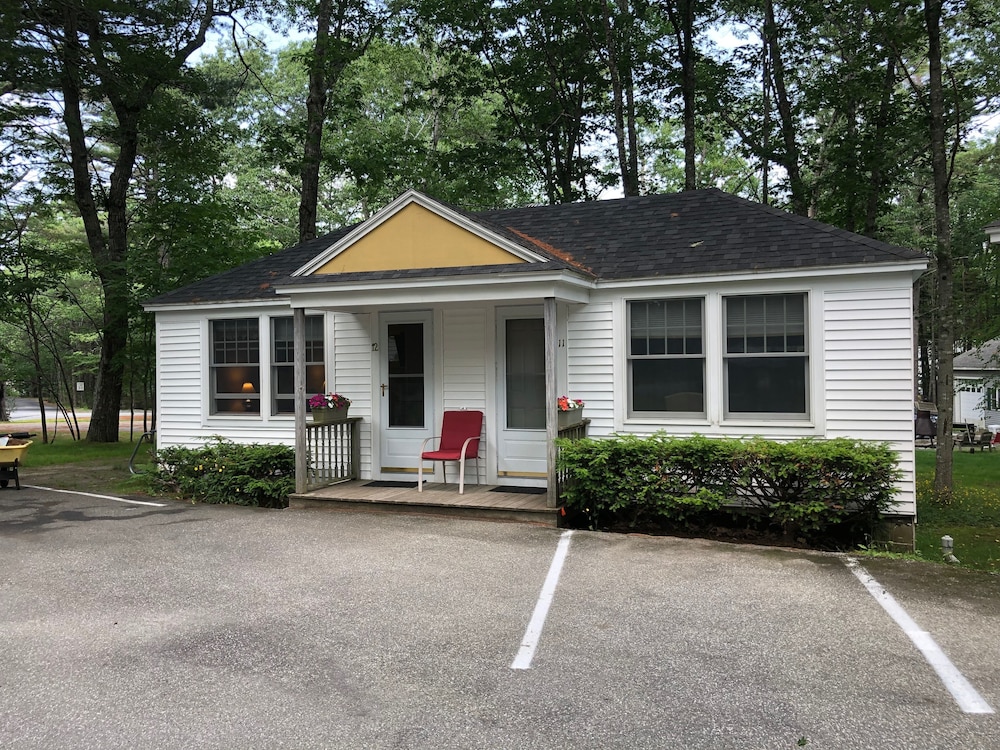 Hanscom's Motel and Cottages - photo 45