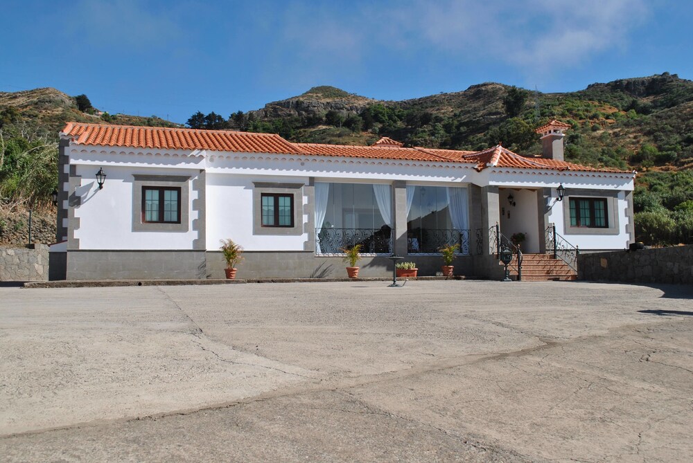 Villa La Cuesta — 4-Star Luxury Hotel in Vega De San Mateo, Spain