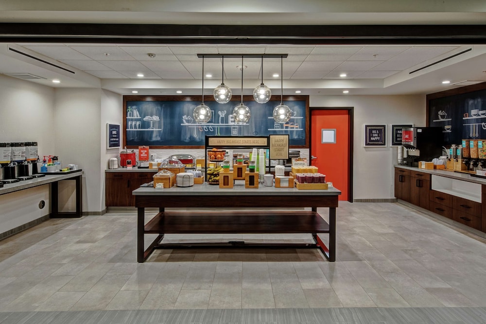 Hampton Inn Fresno Airport - photo 28