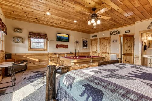Mountains 4 Miles Panoramic Views Hot Tub & Fire Pit near Pigeon Forge - photo 17