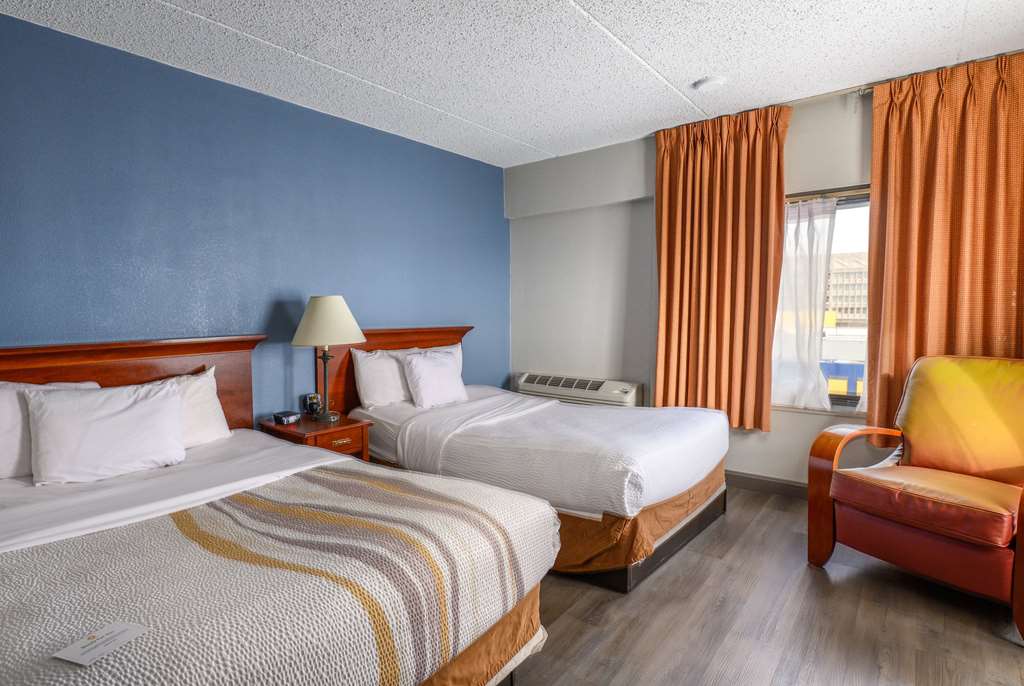 La Quinta Inn & Suites by Wyndham New Haven - photo 24
