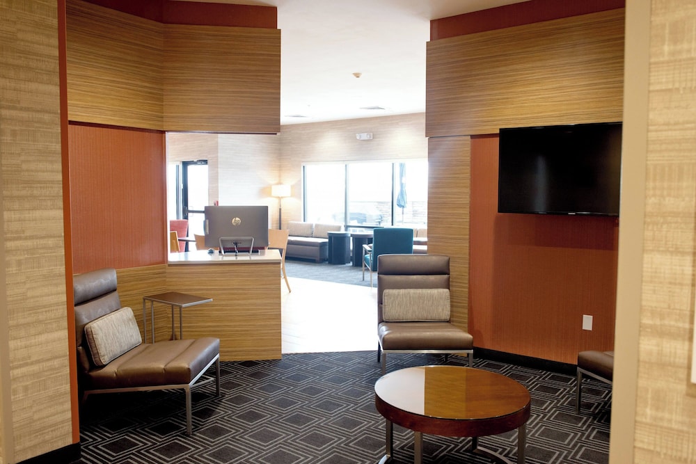 TownePlace Suites by Marriott Ames - photo 3