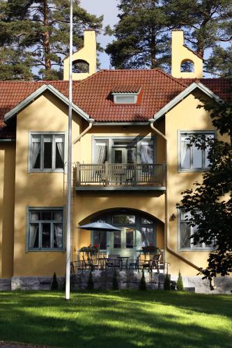 Villa Urhola Kruunupuisto — 4-Star Luxury Hotel in Punkaharju, Finland