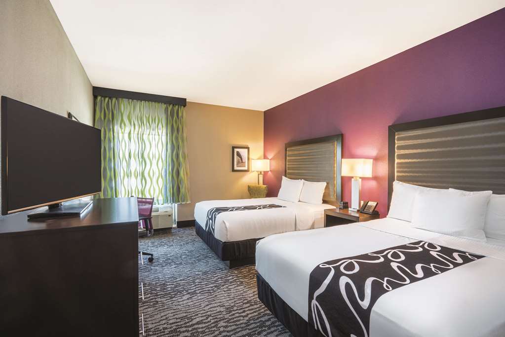 La Quinta Inn & Suites by Wyndham Memphis Downtown - photo 20