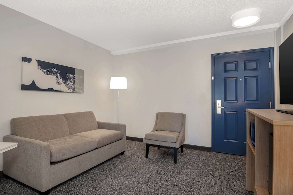 Spark by Hilton Orangeburg - photo 22