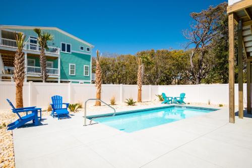 All Decked Out by Oak Island Accommodations - photo 6