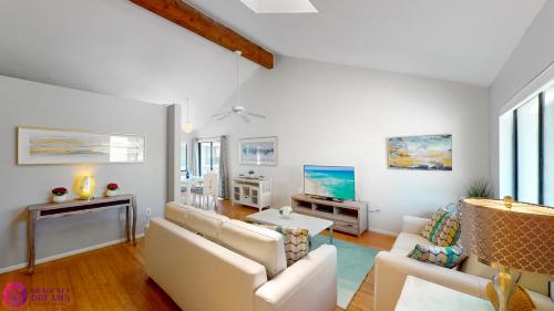 Beach Rd 300ft to Beach Access & 500ft to Siesta Key Village 2bdr & Studio in Siesta Key, United States