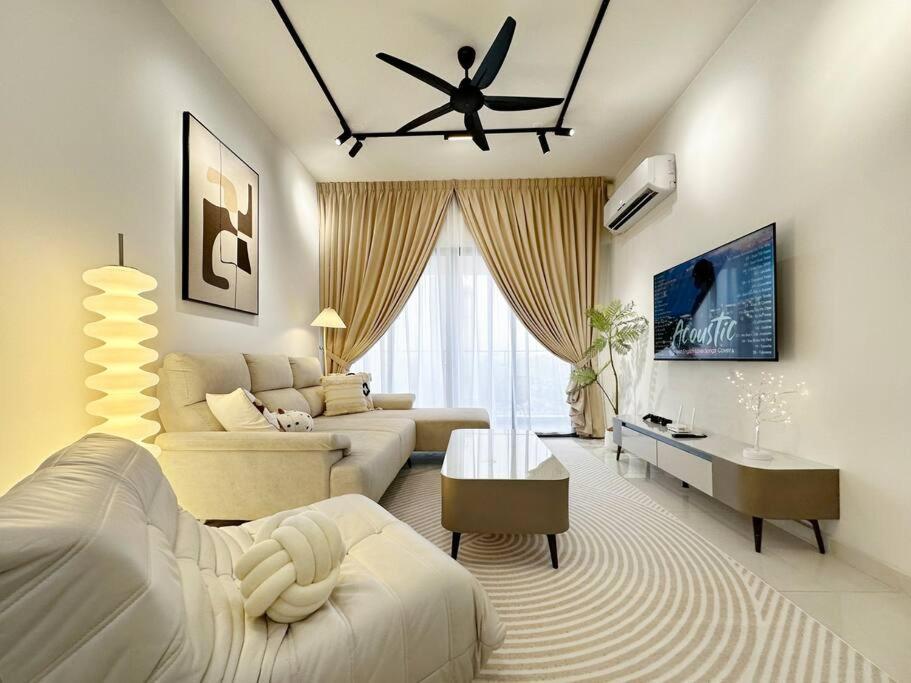Seaview Sunset 3BR Suite InsStyle DangaBay NearCIQ — 4-Star Luxury Hotel in Johor Bahru, Malaysia
