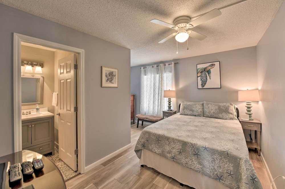 Relaxing Harbor Island Condo Walk To the Beach — 4-Star Luxury Hotel in Beaufort, United States