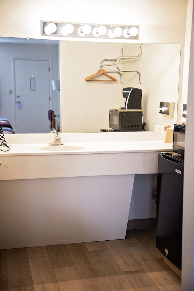 The Virginian Motel - photo 18