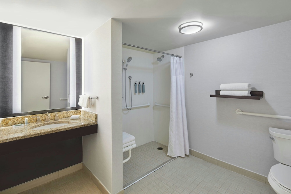 Courtyard by Marriott Lebanon - photo 10