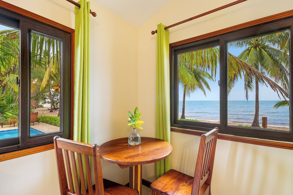 Coconut Row Boutique Hotel — Dangriga — photo 5