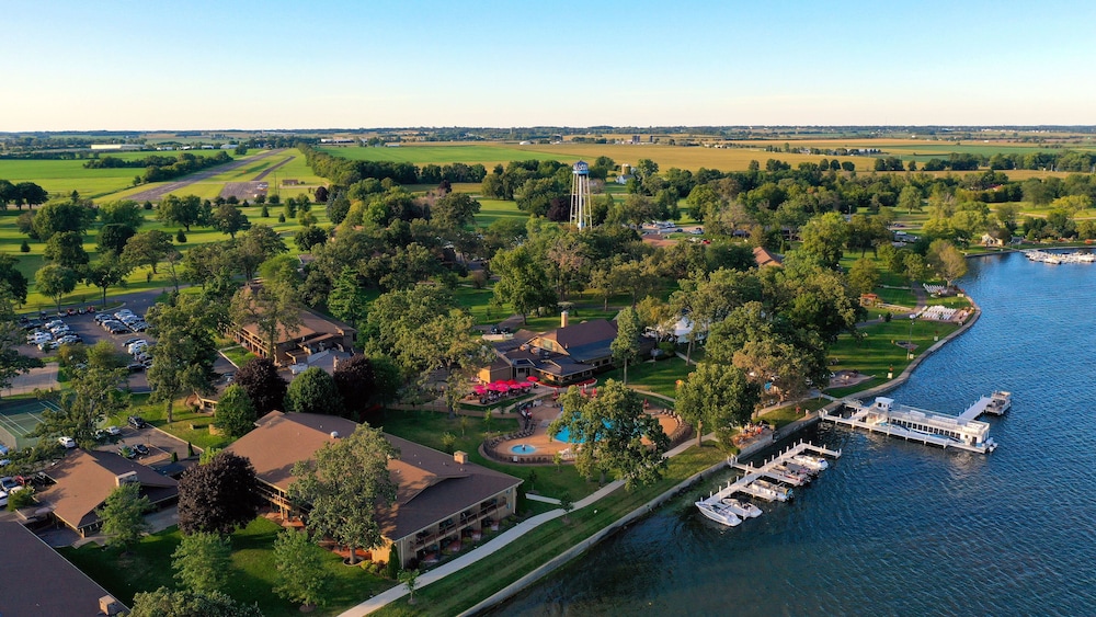 Lake Lawn Resort — hotel in Delavan