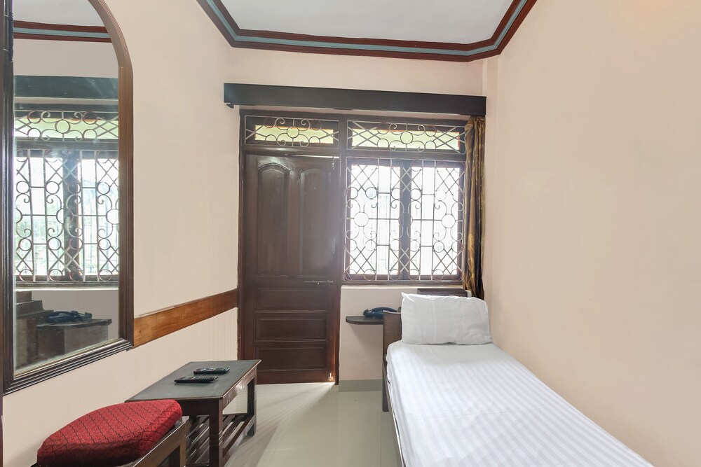 Spot On 46408 Hotel Saaj in Madgaon, India
