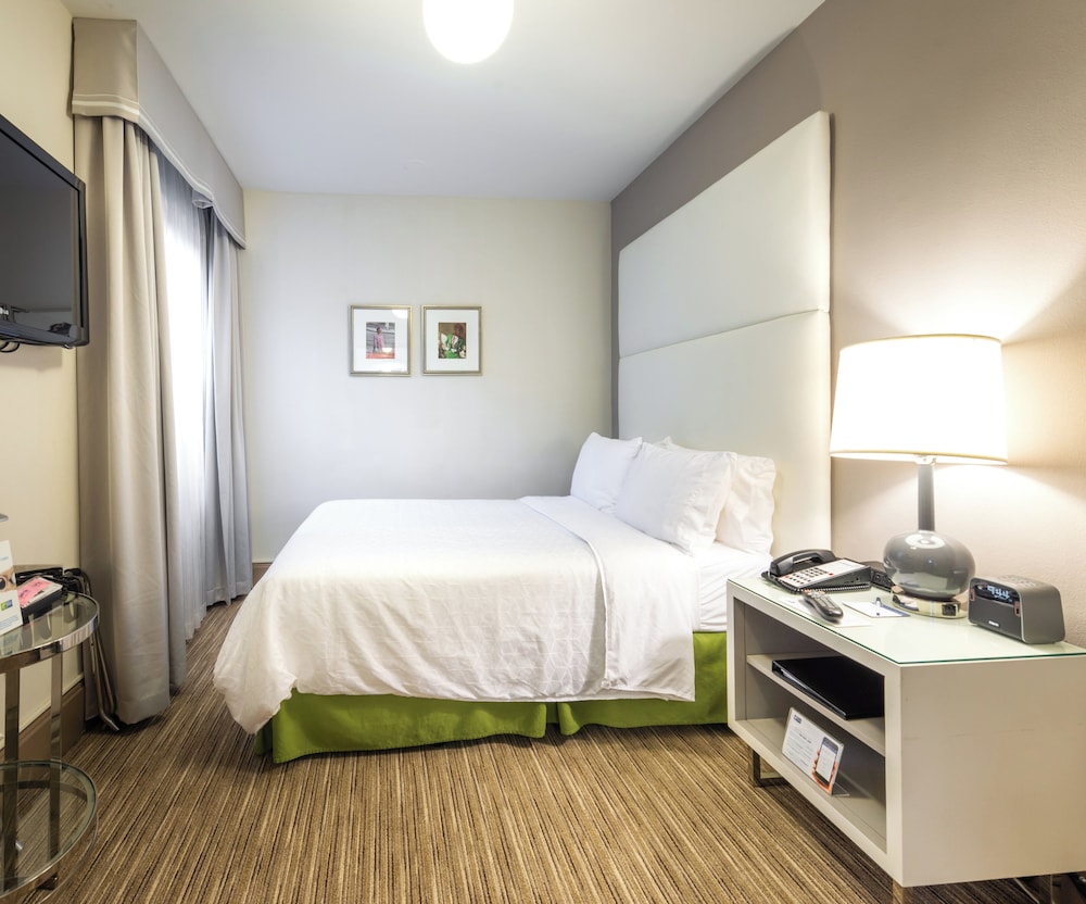Holiday Inn Express Chicago Magnificent Mile - photo 7
