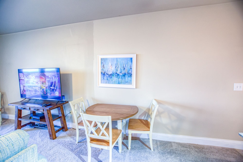 Laketown Wharf Resort by Aneliya's Rentals - photo 55