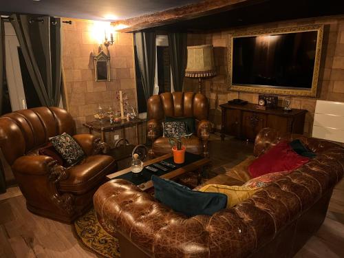 Le Repaire Magique du Grand Sorcier — hotel in Solre-Le-Chateau