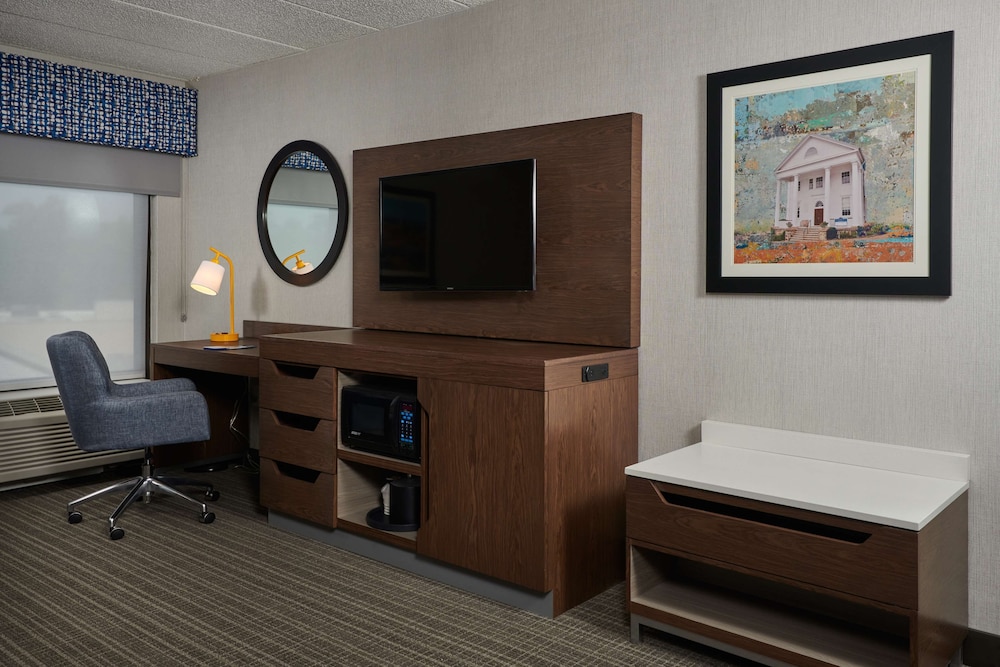 Hampton Inn Fairfax City - photo 17